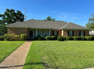 200 Oak Brook Dr, Brandon, MS 39047