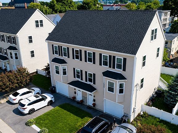 3rd image of 82 Franklin St #82