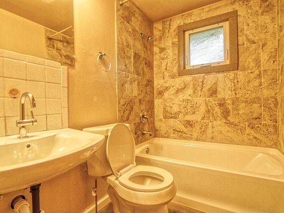 5th image of 74 Willow Ridge Dr APT 4