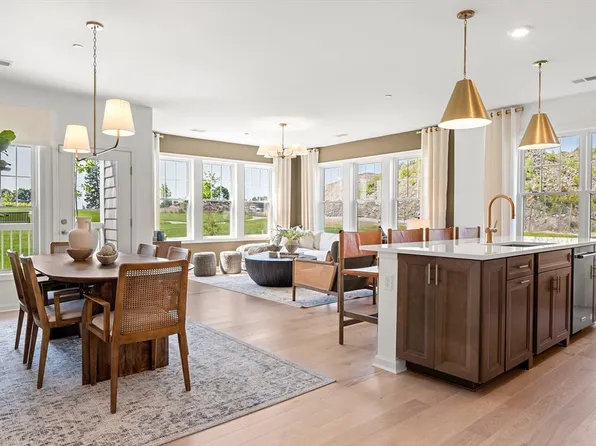 320 Martins Lndg #401, North Reading, MA 01864