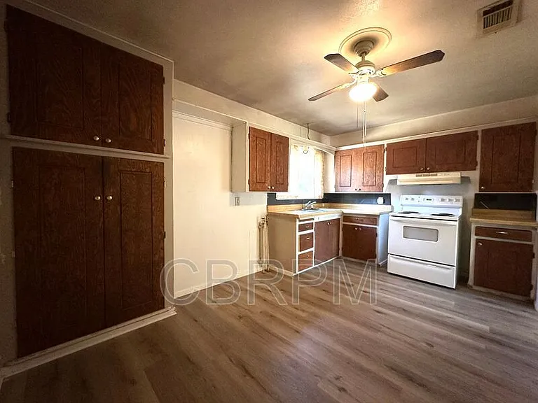 3004 43rd St — Photo 7