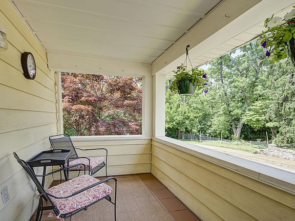 2nd image of 1216 Ashwood Pl