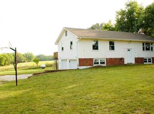 23019 Hatchell Rd, Tonganoxie, KS 66086
