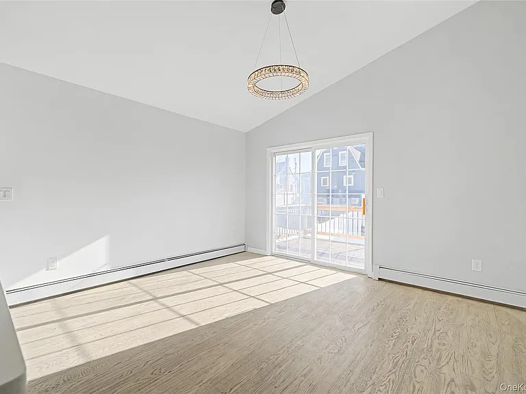 25 Clinton St — Photo 12