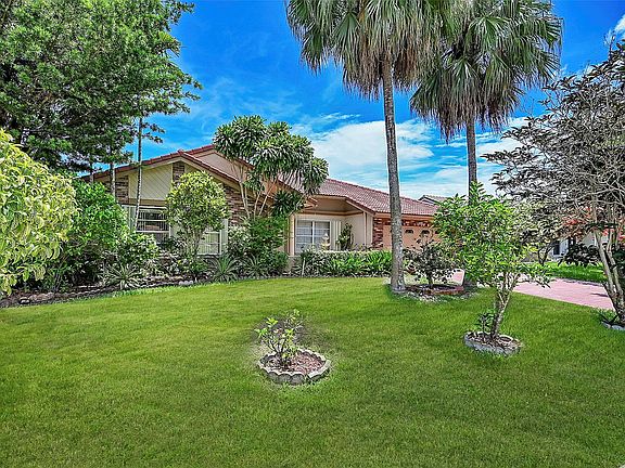 3rd image of 10764 NW 9th Manor