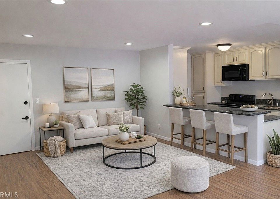 1st image of 5403 Newcastle Ave APT 12