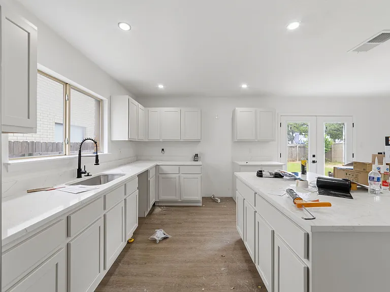 9202 Amber Rdg — Photo 10
