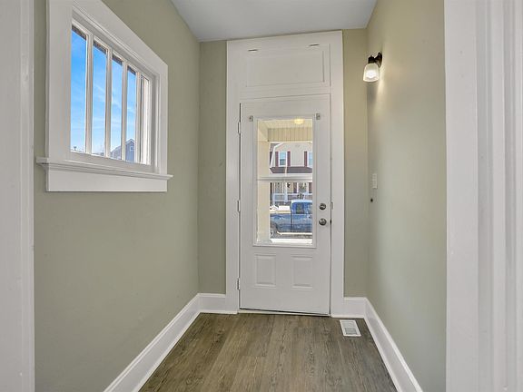 3rd image of 211 W Missouri St