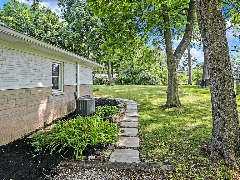 3315 Beech Dr — Photo 3
