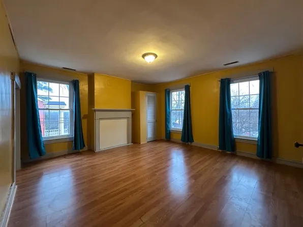 210 S 9th St APT A, Lexington, MO 64067