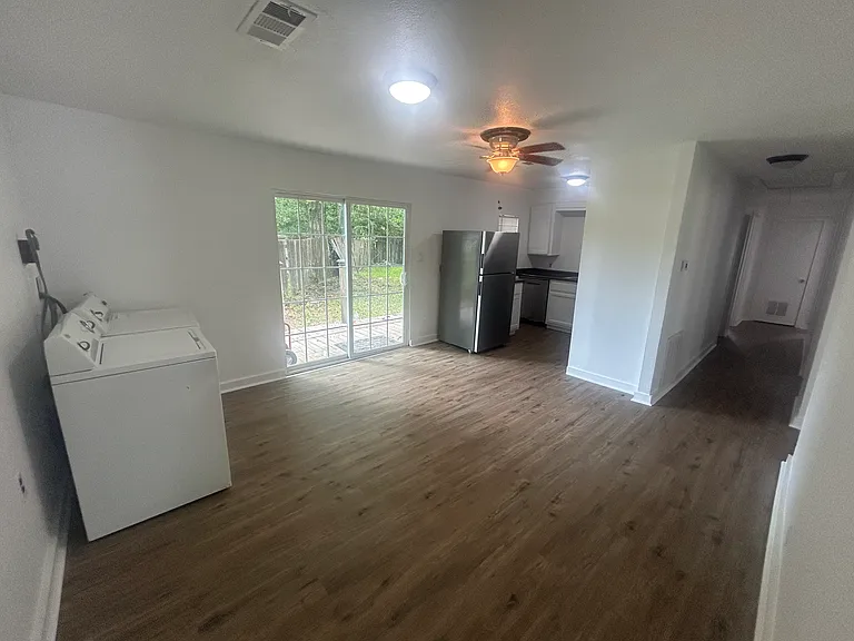 485 Sargent St — Photo 9