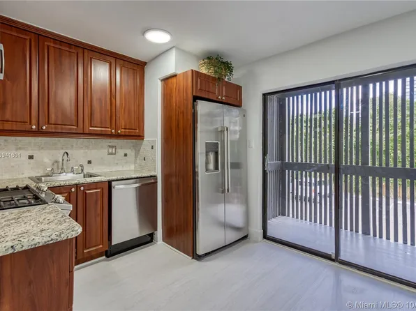 3265 Virginia St APT 19, Miami, FL 33133