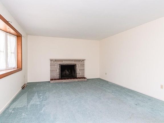 4th image of 8348 Darlene Dr