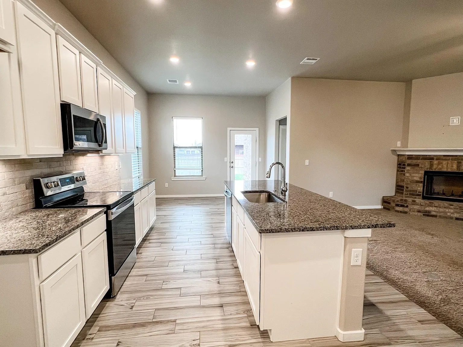 9405 Sydney Dr — Photo 4
