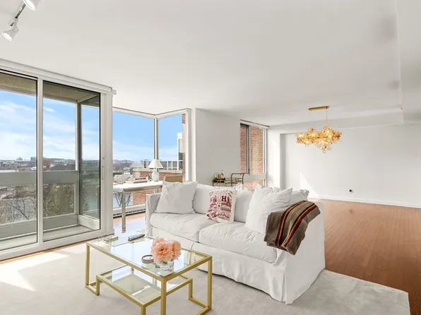 975 Memorial Dr APT 908, Cambridge, MA 02138