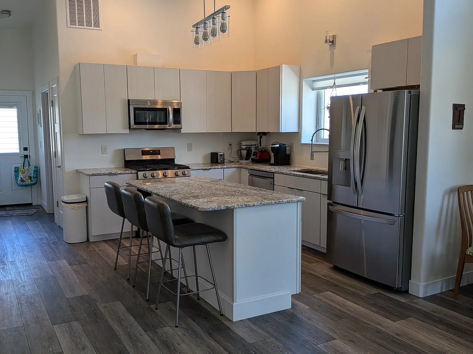 3 bed, 1500 sqft, $2,300 — Photo 2
