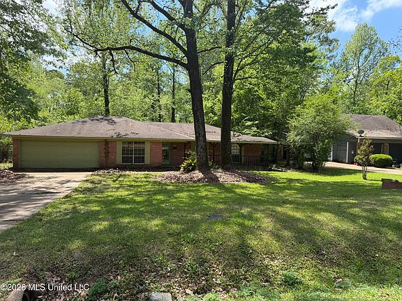2nd image of 865 Fairfax Cir