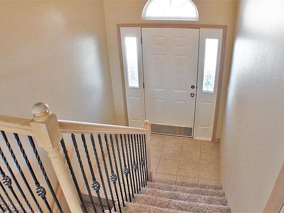 4th image of 720 NW Scenic Ln