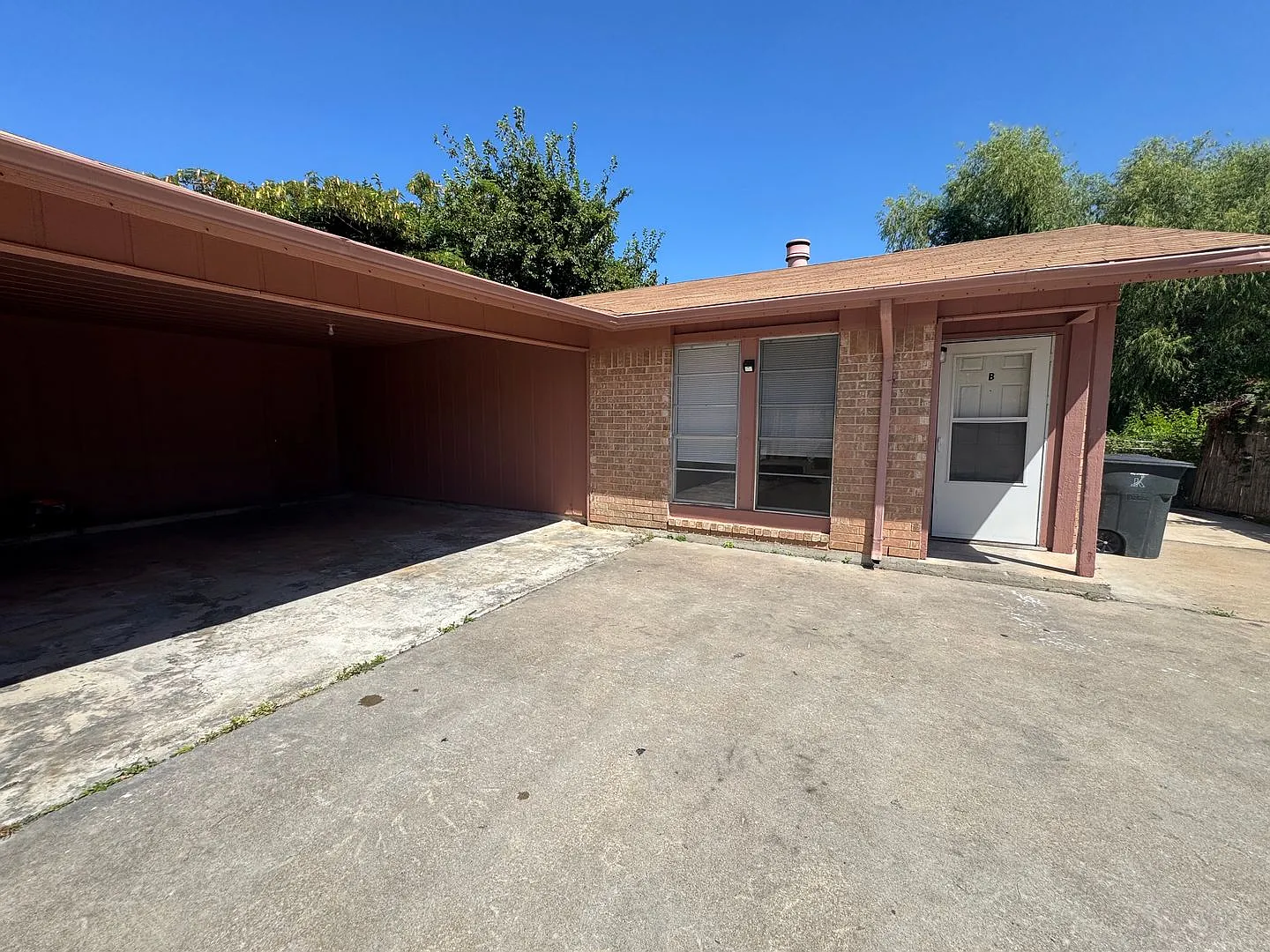 2210 Wheeler Ave — Photo 3
