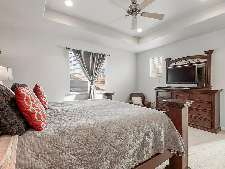 4352 Middlefield Dr — Photo 23