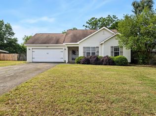 102 Grindstaff Dr, Bonaire, GA 31005