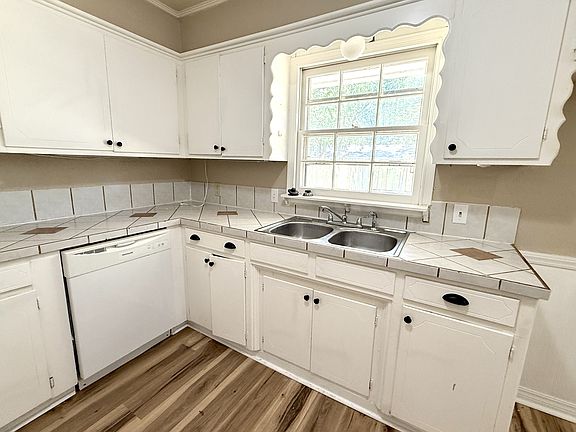 4th image of 1730 Salisbury St