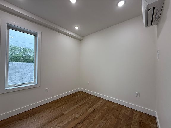 5th image of 40 Lembeck Ave #31E