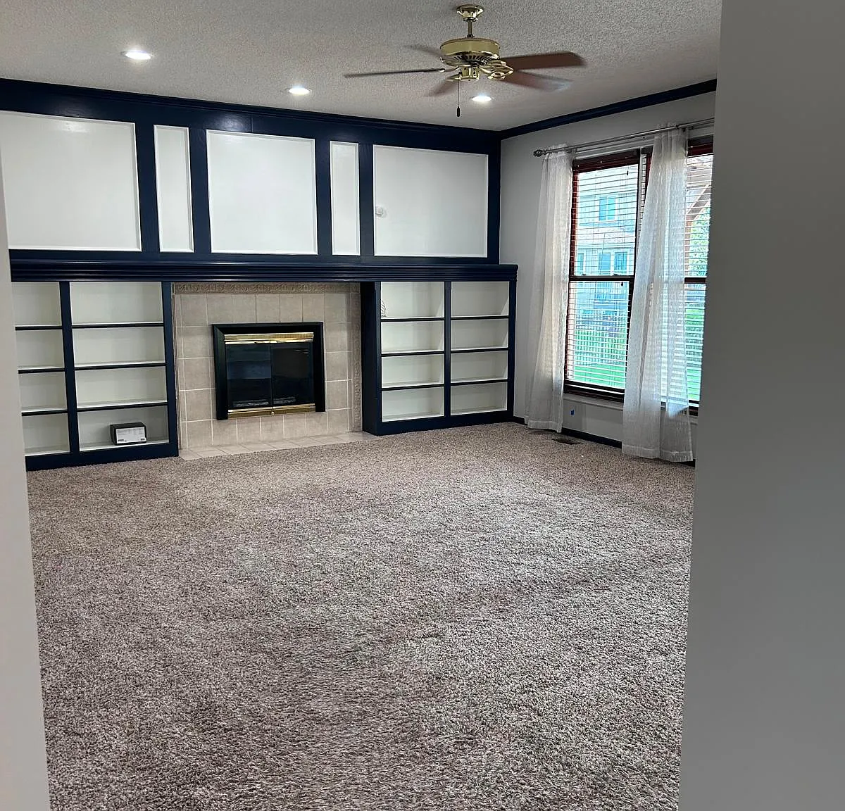 4 bed, 3691 sqft, $3,190 — Photo 3