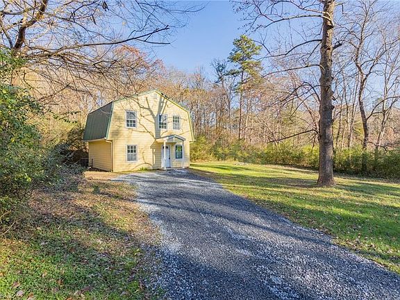 3rd image of 311 Valley Rd