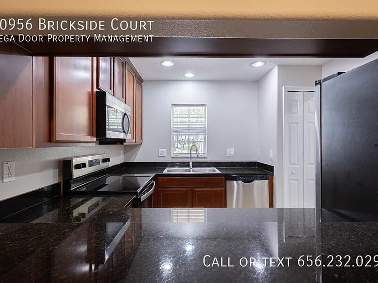 10956 Brickside Ct — Photo 13