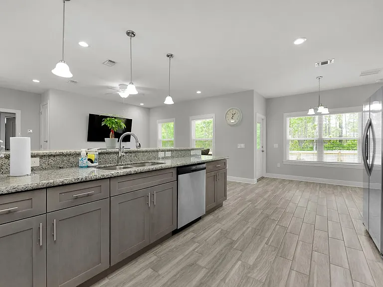 615 Lakeview St — Photo 14
