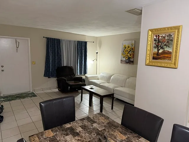710 NE 46th Ct #3 — Photo 6