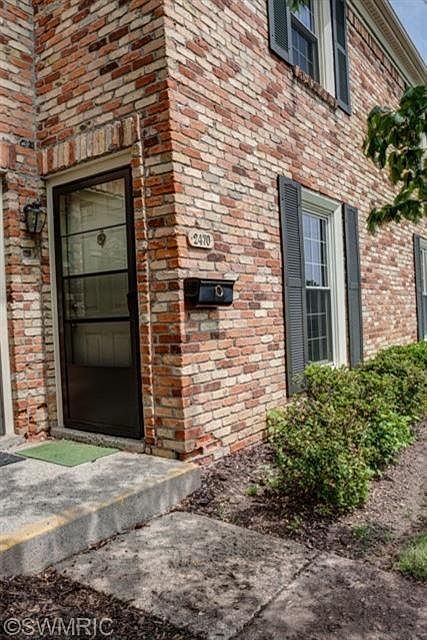 1st image of 2470 Village Dr SE
