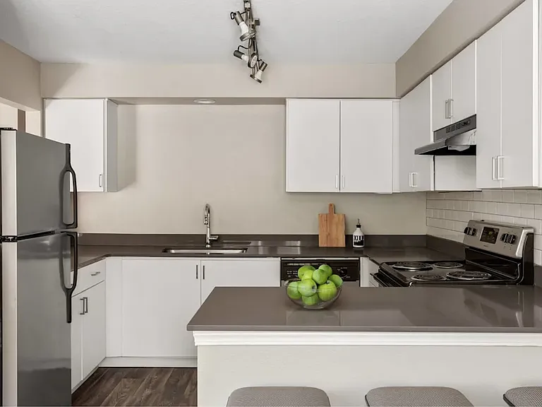 Montclair Terrace — Photo 1