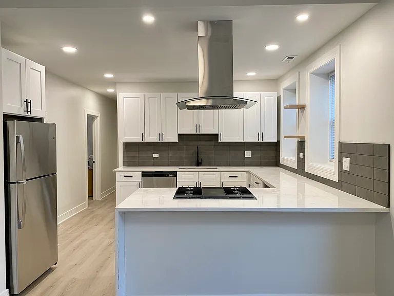 1034 W Belmont Ave #2F — Photo 1