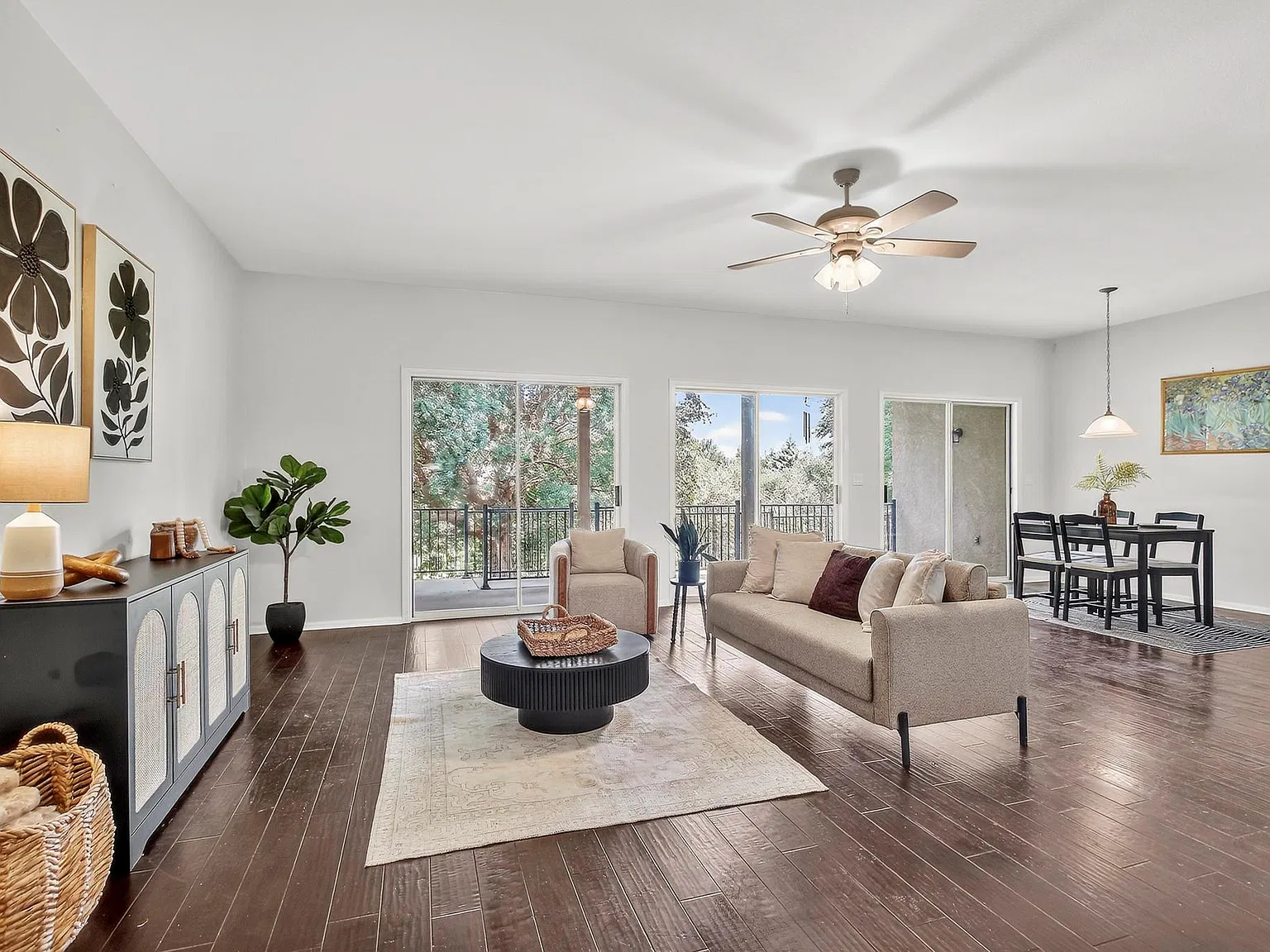 3 bed, 3.5 bath, 2581 sqft, $2,900 — Photo 2