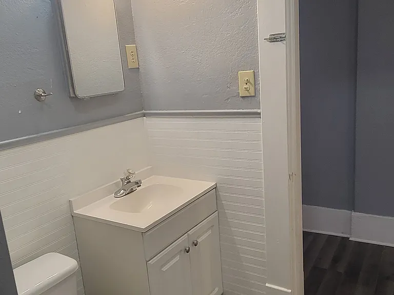 522 School St — Photo 6