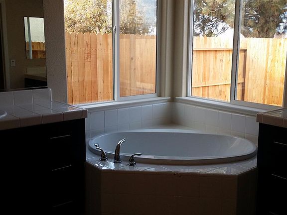 5th image of 951 Rushmore Dr