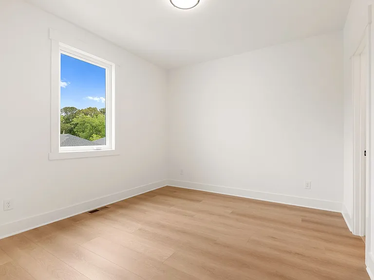 1019 Grant St — Photo 15