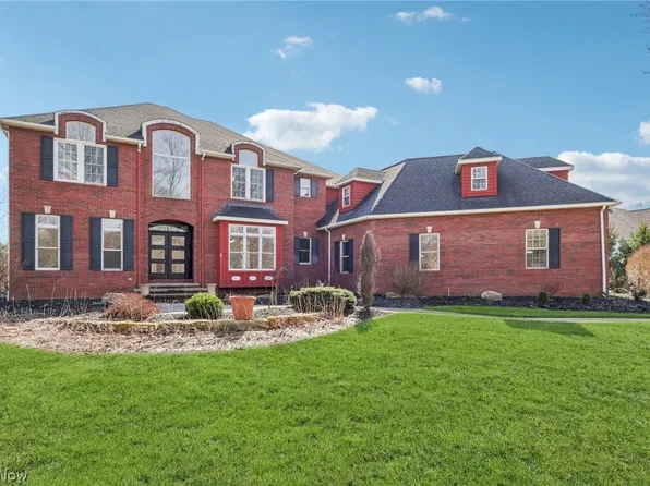 2344 Country Brook Dr, Hinckley, OH 44233