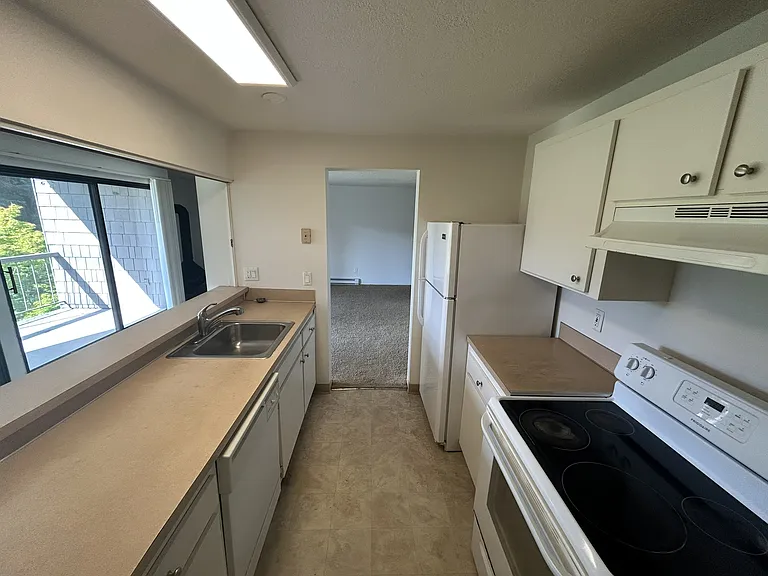 13680 NE 69th St #646 — Photo 3