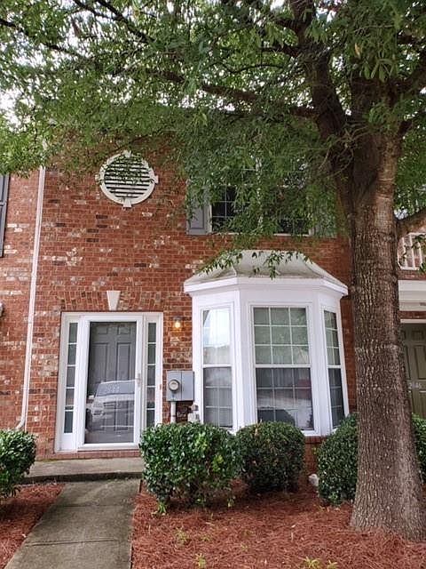 1st image of 2844 Parkway Close