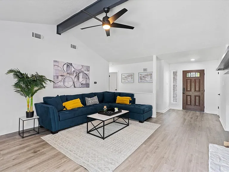 605 Hill Cv — Photo 4