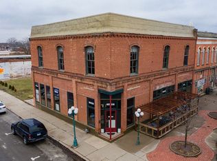 112 S 1st St, Monmouth, IL 61462