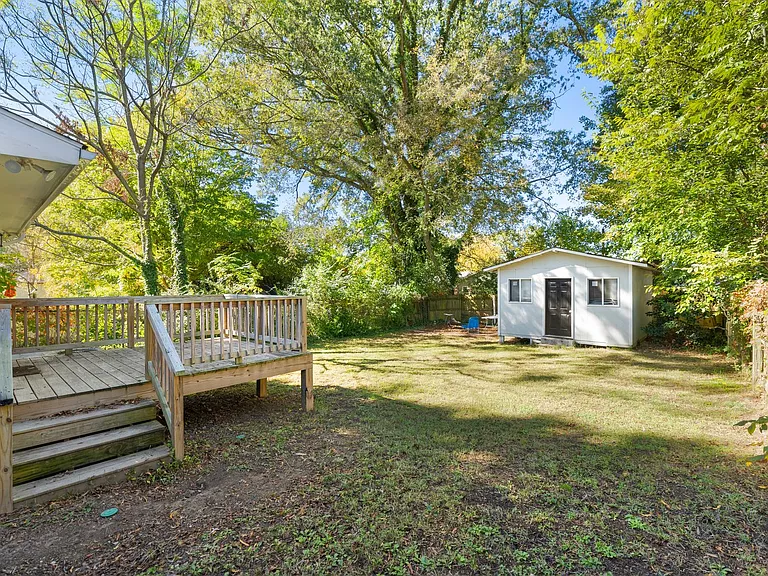 1007 N Hyde Park Ave — Photo 14