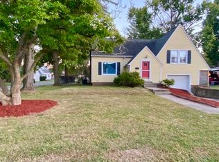 430 E 6th St, Flora, IL 62839