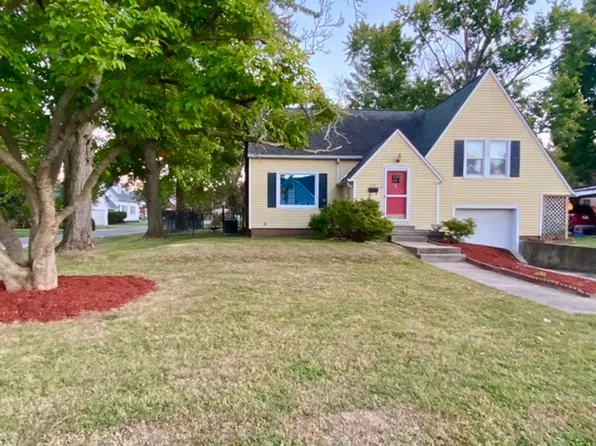 430 E 6th St, Flora, IL 62839