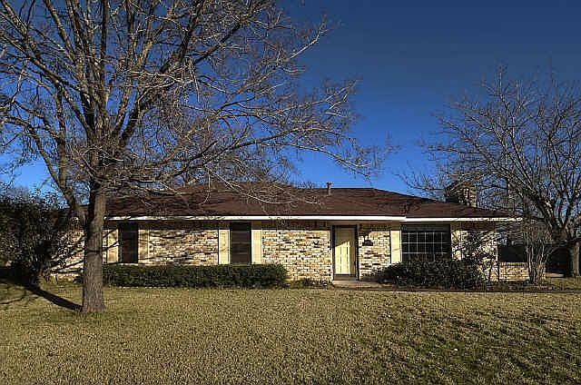 1st image of 10303 Oak Creek Dr