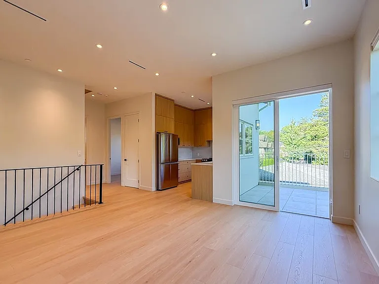 3038 Vine St — Photo 14