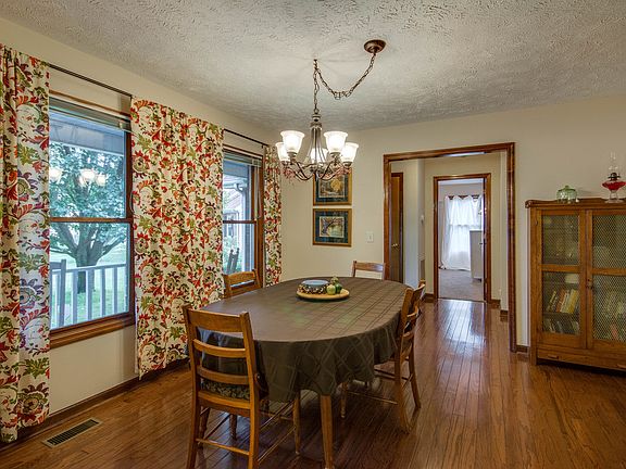 5th image of 409 Plaza Dr